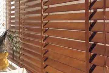 arreglo de persianas venecianas